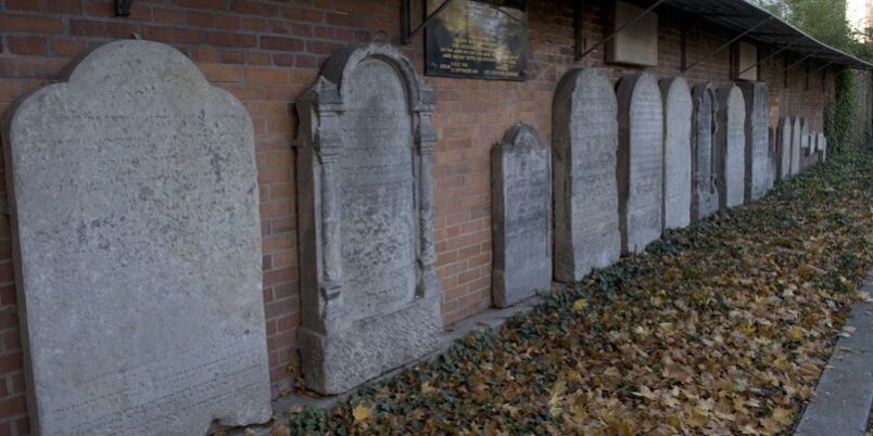 ancien chef gestapo serait enterré cimetière juif