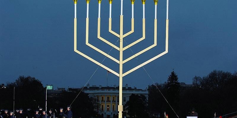 allumage hanouka devant maison blanche