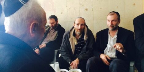 shimon pérès rend visite familles endeuillées