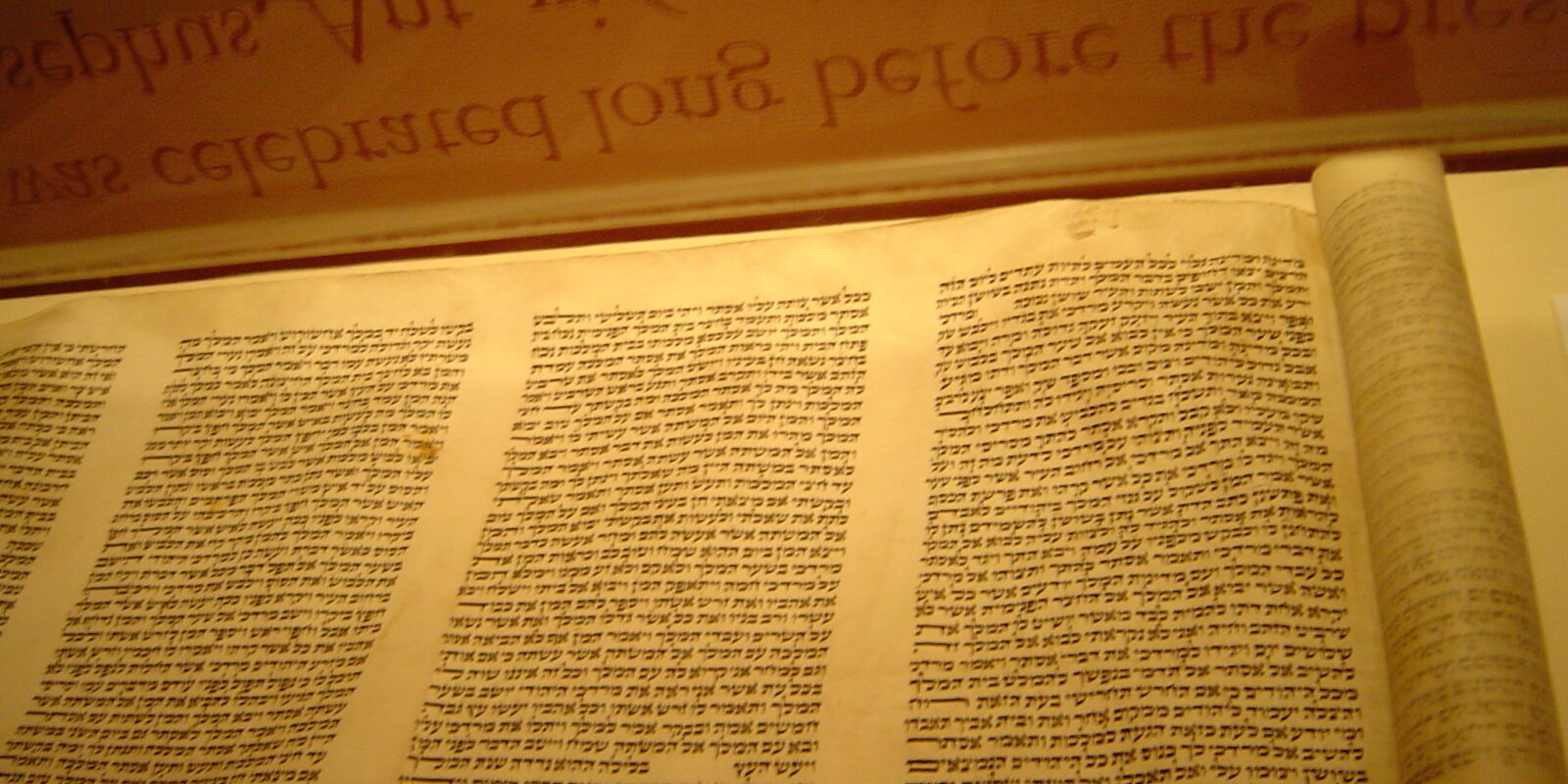 soldats iraniens restituent sefer tora volé communauté juive