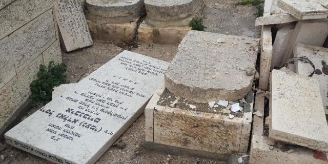 cimetière profané alsace cinq jeunes arrêtés
