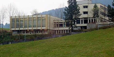 yeshiva lucerne scinde établissements