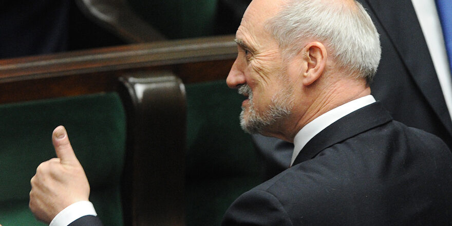 pologne positions ambigües nouveau ministre