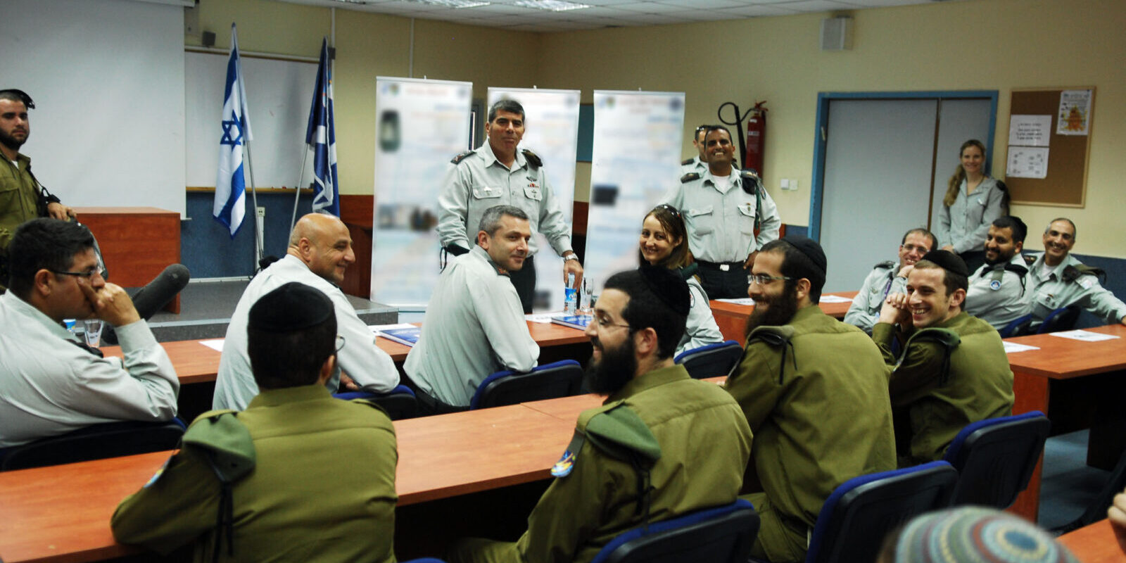 tsahal forme compagnie parachutistes religieux