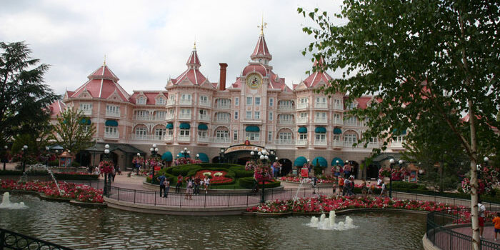 disneyland paris suspect armes arrêté entrée hôtel