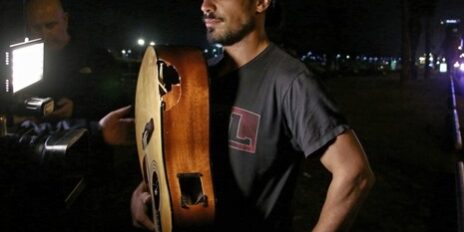 elan solidarité héros guitare