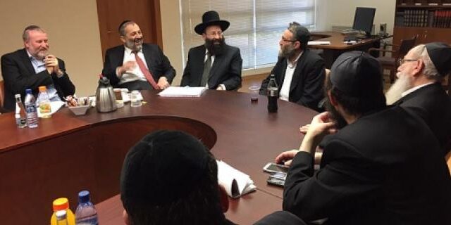 netanyahou confie dossier kotel chef cabinet