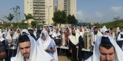 prières rav yeoshiyahou pinto devant prison