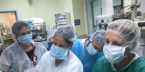 femme donne naissance âge 60 ans