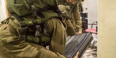 doura tsahal ferme radio faisant éloge terroristes