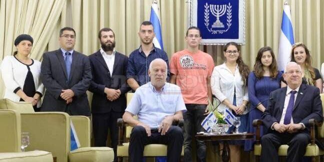 neuf bénévoles invités chez président etat