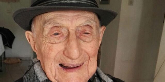 113 ans israël kristal va fêter bar mitsvah