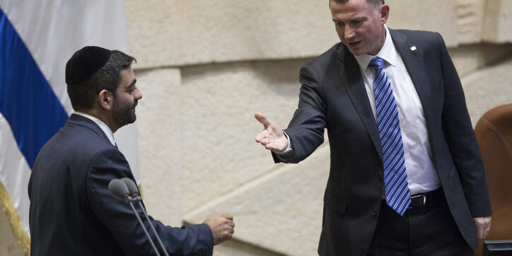 nouveau député shass rend hommage rav ovadia yossef zts