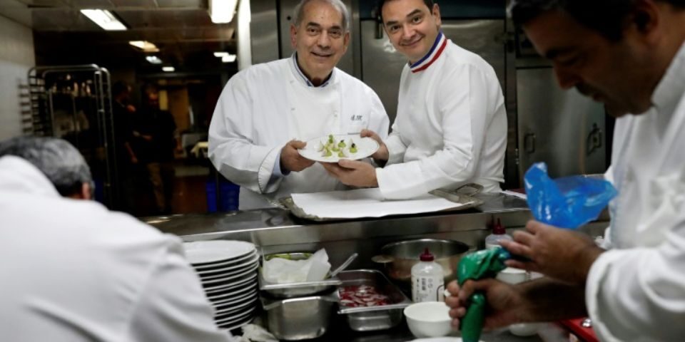 992069-laurent-delarbre-d-ancien-chef-du-restaurant-parisien-la-tour-d-argent-a-decouvert-a-jerusalem-la-ga