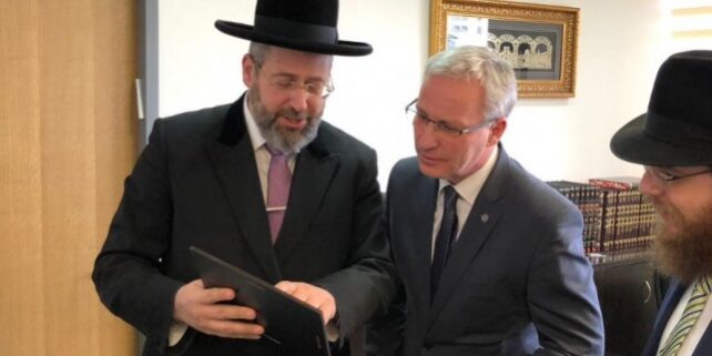 rav david lau ministre hongrois